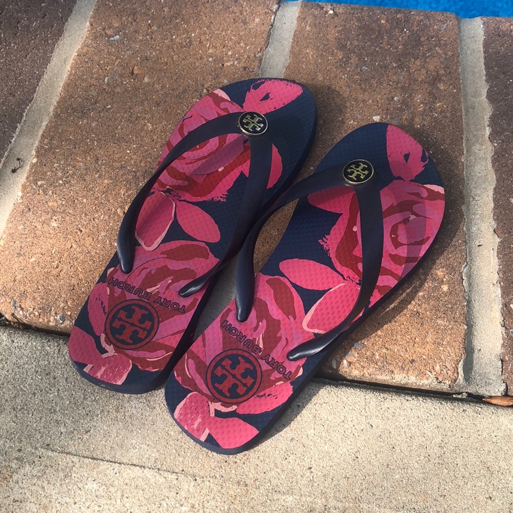 Tory Burch flip flops fits size 8